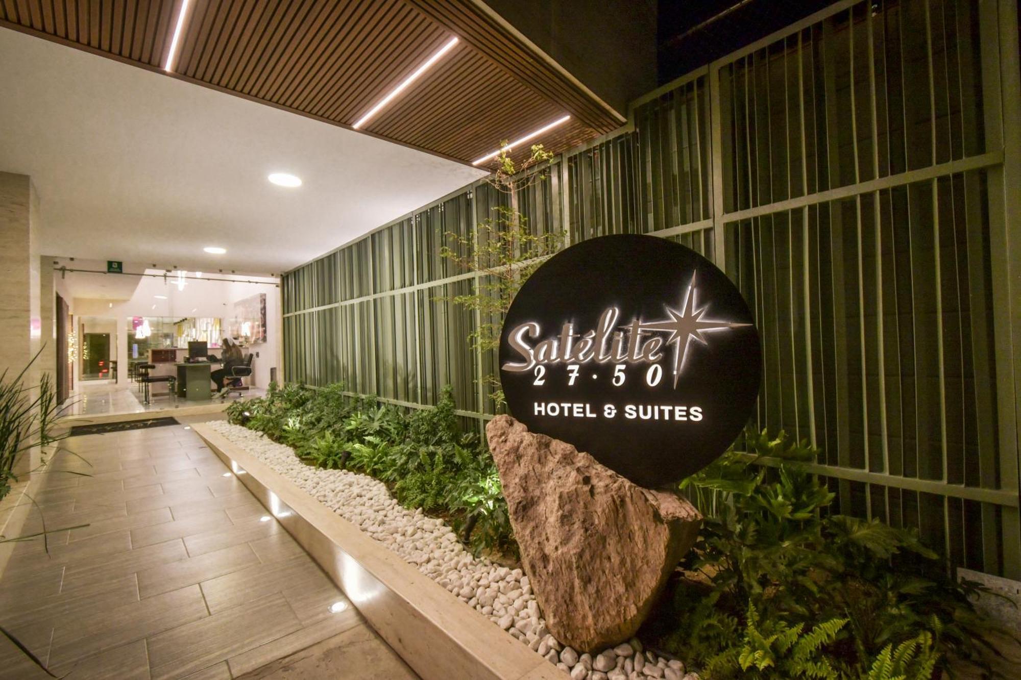Expo Satelite 2750 Hotel & Suites Guadalajara Exterior photo